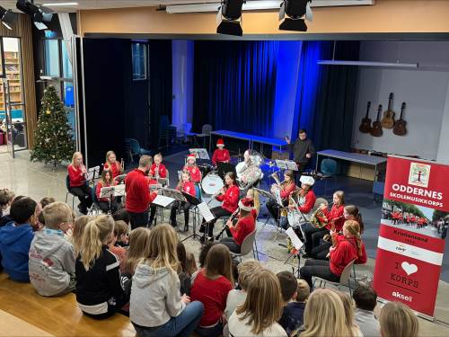 Besøk av Oddernes skolemusikkkorps